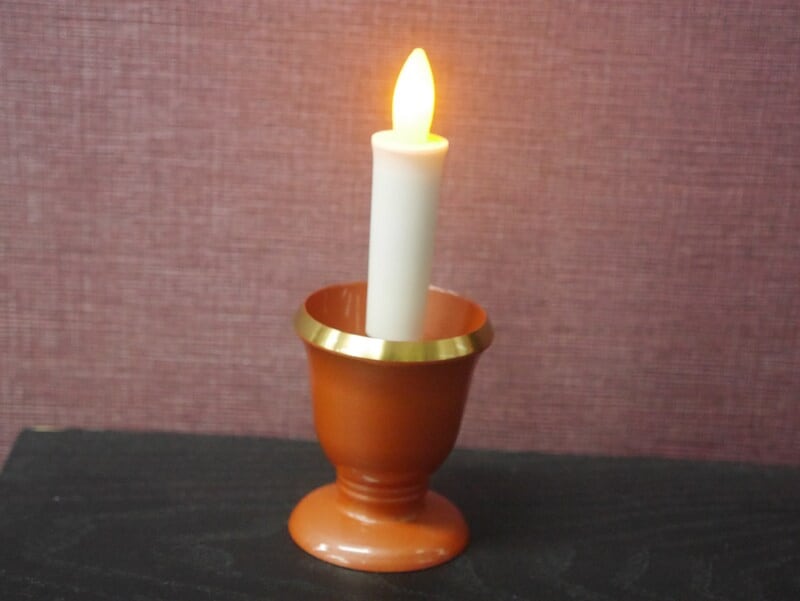 LED線香。100円ショップでも売っています。