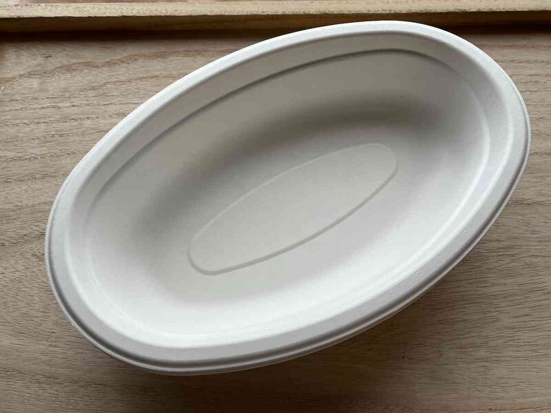 セリアの「バガス オーバルボウル」のサイズは約24.5×16cm