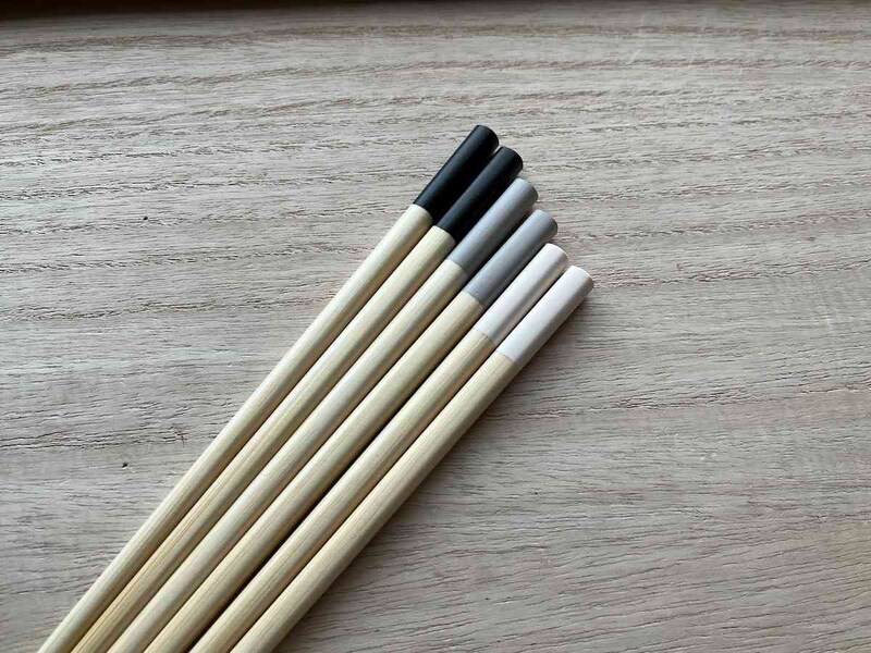 セリアの「竹製来客箸」は上部の色で使い分けができる