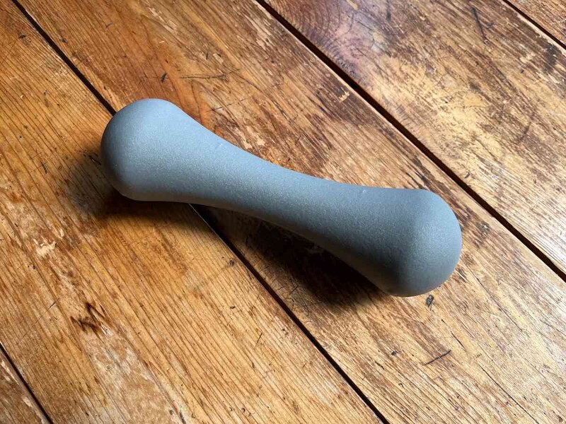 ダイソーの鉄製のダンベル