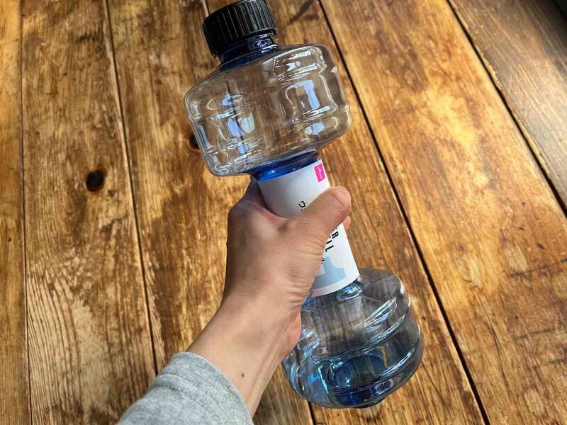 ダイソーの「ウォーターダンベル」はサイズが大きめ