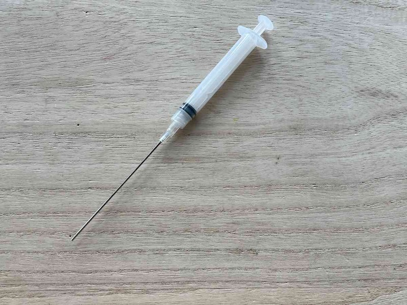 内容量は約2.5mlで、0.5ml単位でメモリがついている