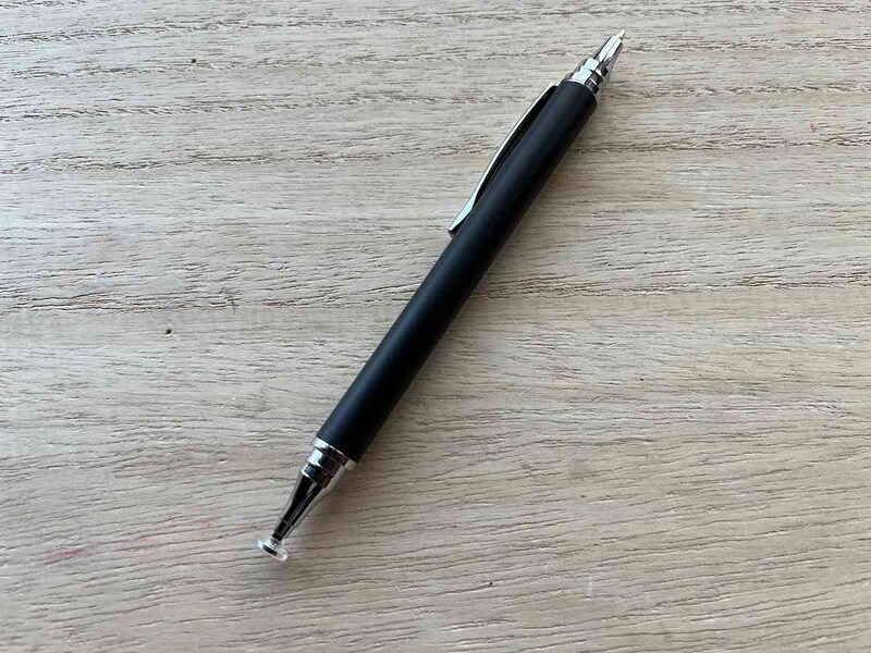 ダイソーの「ボールペン付ディスクタッチペン」はボールペンがついていて便利