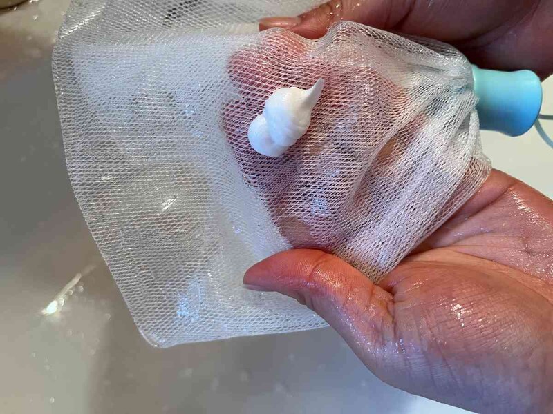 ダイソーの「UG マイルドフェイスウォッシュ」を泡立ててみる