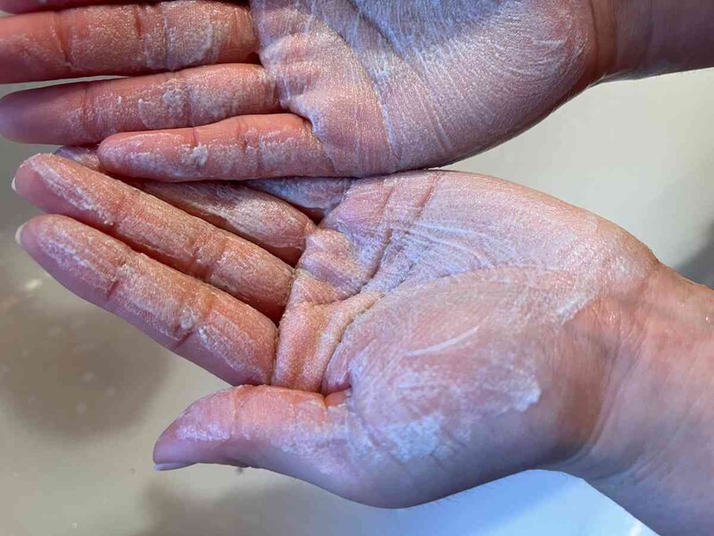 ダイソーの「CICAピーリングムースD」の泡立ち具合