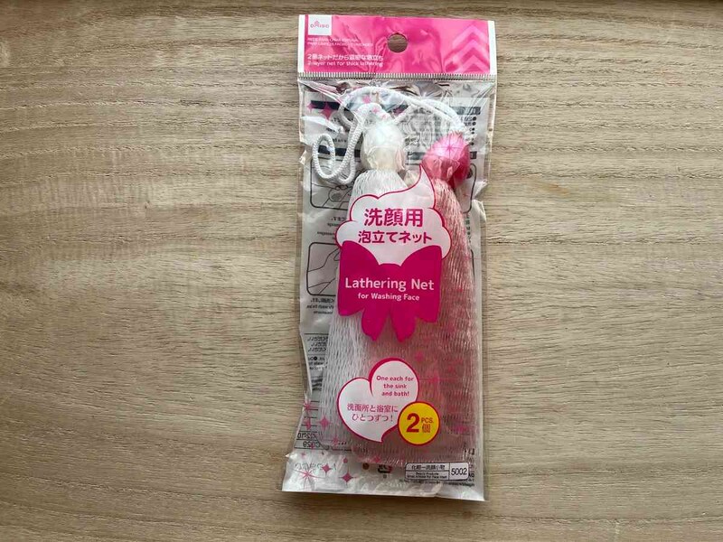 ダイソーの「洗顔用泡立てネット」