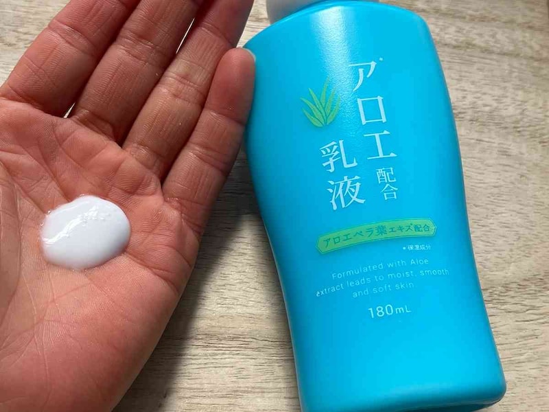 ダイソーの「アロエ配合乳液」はベタつきなし