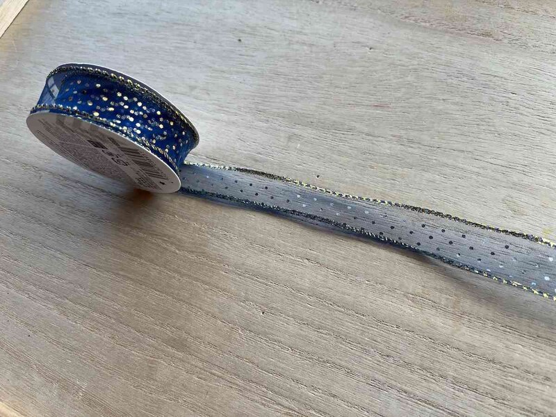 ダイソーの「オーガンジーリボンドット＆スター/ワイヤー入」