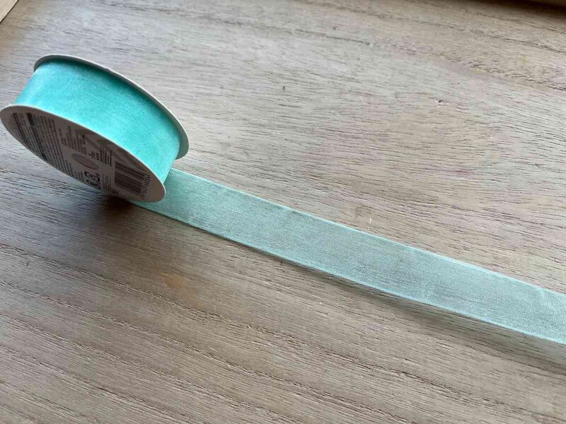 ダイソーの「オーガンジーリボン」