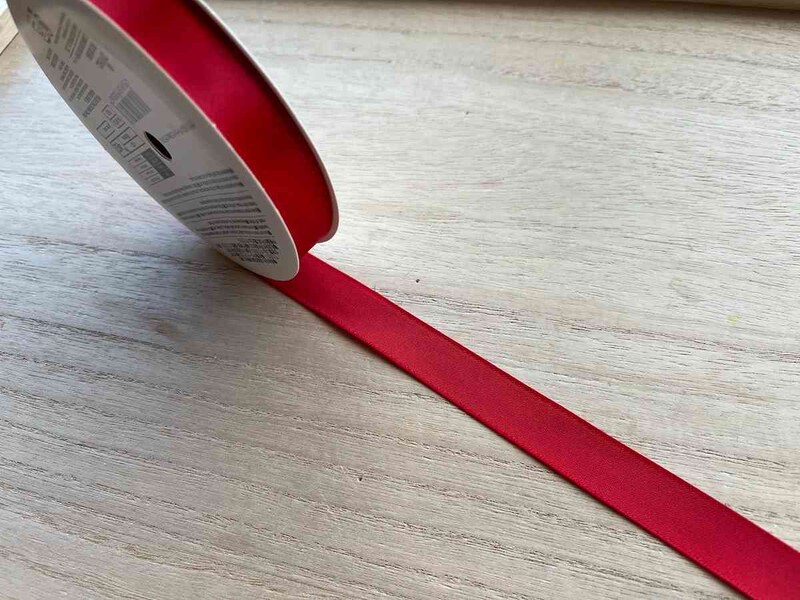 ダイソーの「サテンリボンベーシックカラフル」