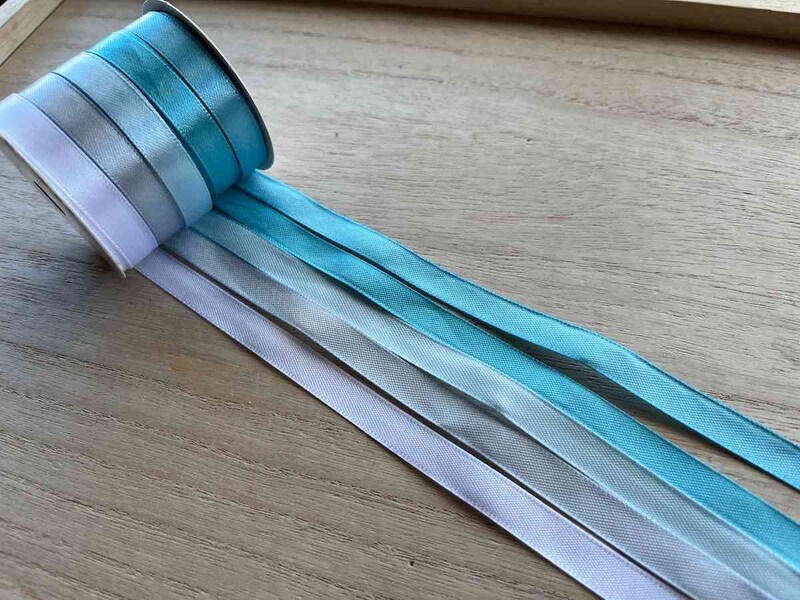 ダイソーの「5色リボン（ブルー淡）」