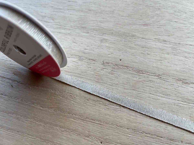 ダイソーの「ラッピングリボン シャイニーパステル」