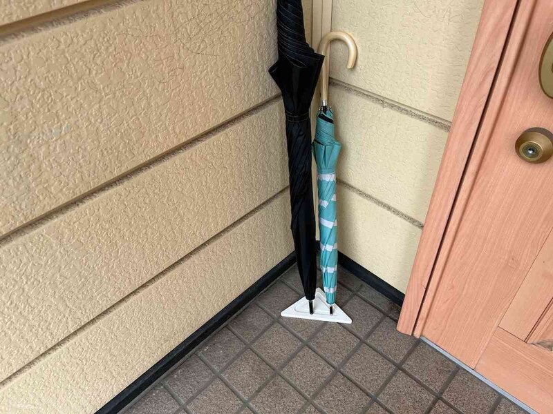 ダイソーの「珪藻土傘立て」は玄関の外で使うのもおすすめ