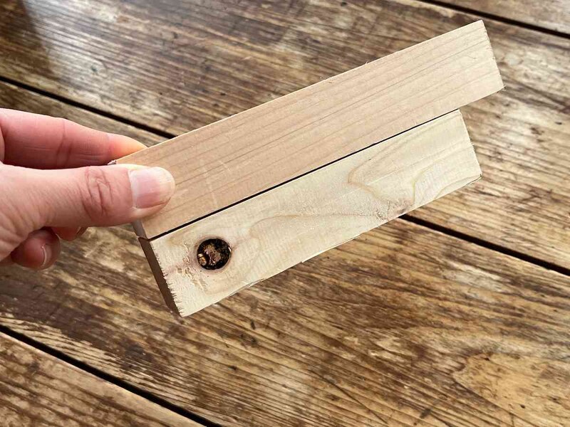 ダイソーの「グルーガン」で木材はしっかりとくっついて固定された