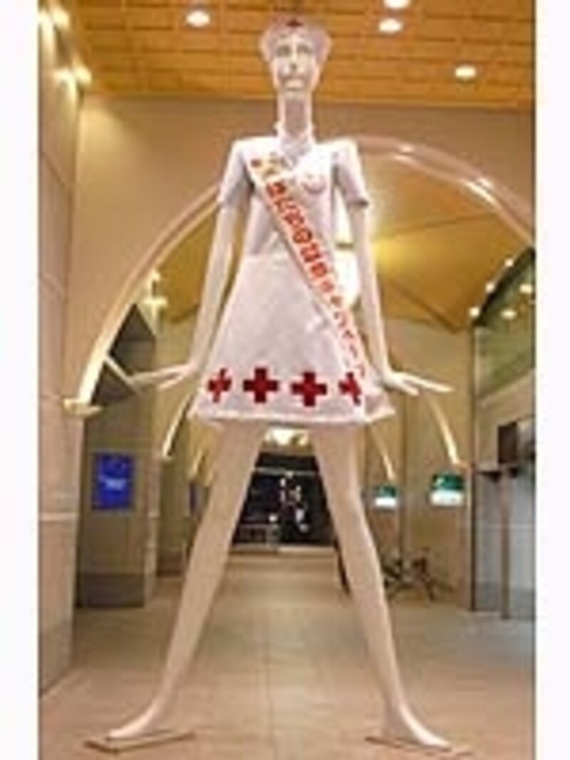 コスプレチェックも楽しみのナナちゃん人形