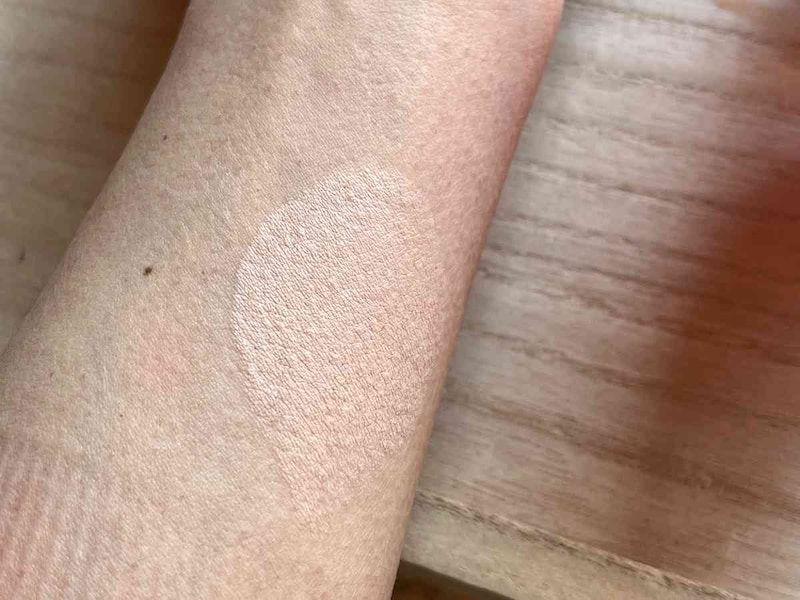 ダイソーの「コーウ カバークッション 21Nナチュラルベージュ」の馴染み方とつけた際の色味