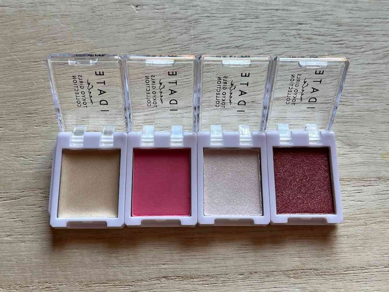 ダイソーの「アイデイト カスタムマルチパレット01」のチェリーブーケの色味