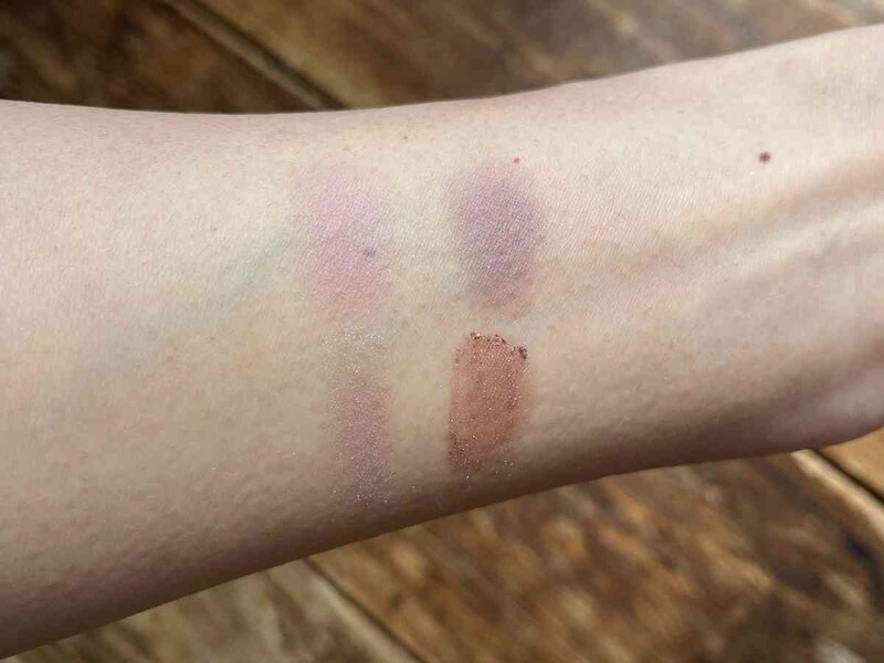 「4色アイシャドウパレット 01」をつけてみる