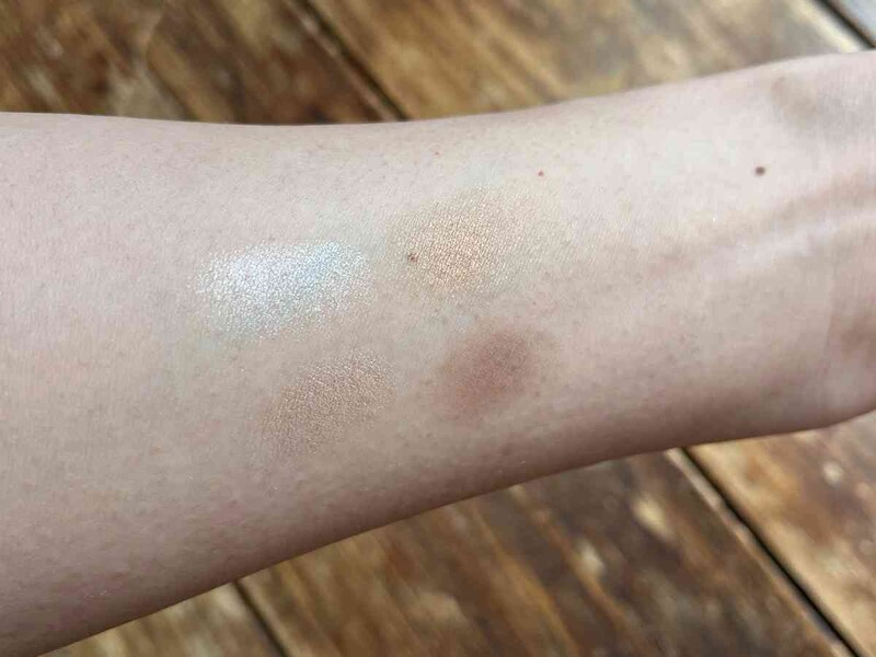 ダイソーの「GENE TOKYO リラクシー アイシャドウ 01」は全体的に落ち着いたカラーで万能