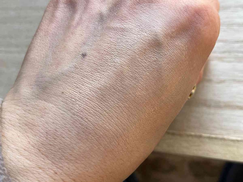 ダイソーの「アイデイト クッションファンデーション03（ミニ）」は、セミマットな仕上がり