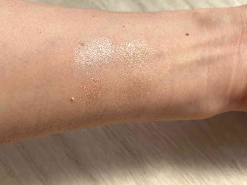 ダイソーの「アイデイト ミニマルパレット01」の色味