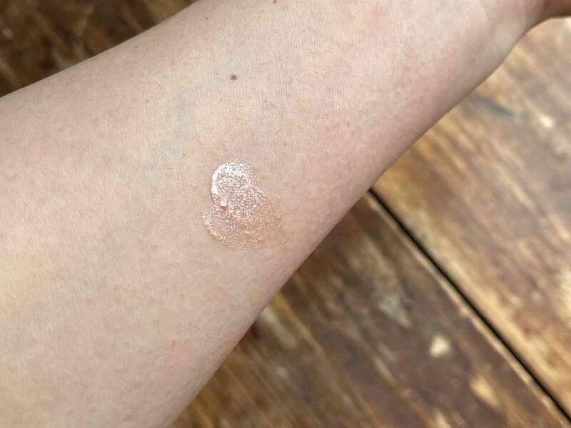 ダイソーの「アイデイト リキッドアイシャドウ03」はラメが華やか