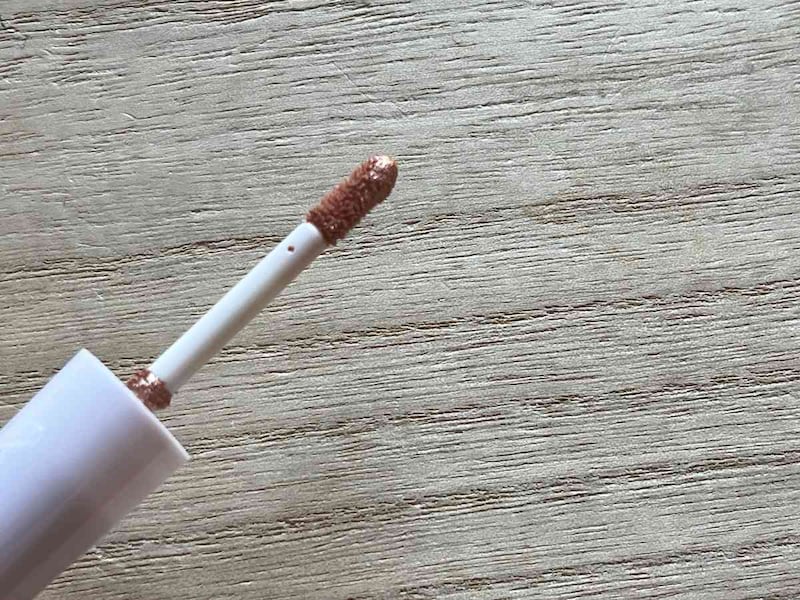 ダイソーの「アイデイト リキッドアイシャドウ03」はラメ入り