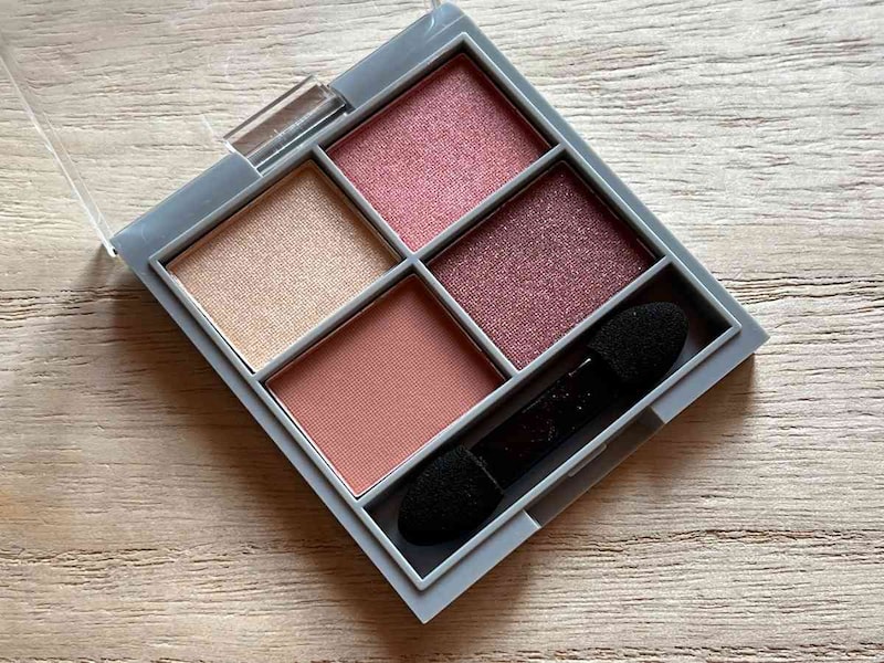 ダイソーの「＆. アイシャドウパレット ピンクモーヴ」は4色セットで110円（税込）