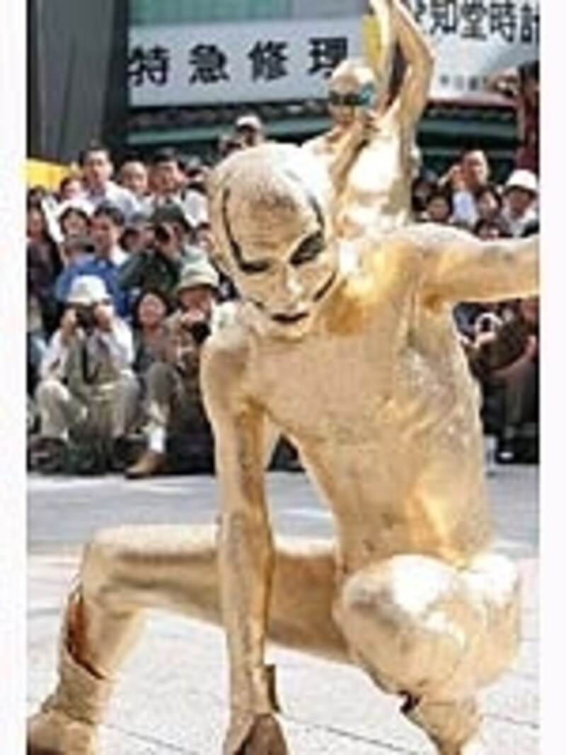 アーケード商店街全体がパフォーマンスのステージとなる「大須大道町人祭」