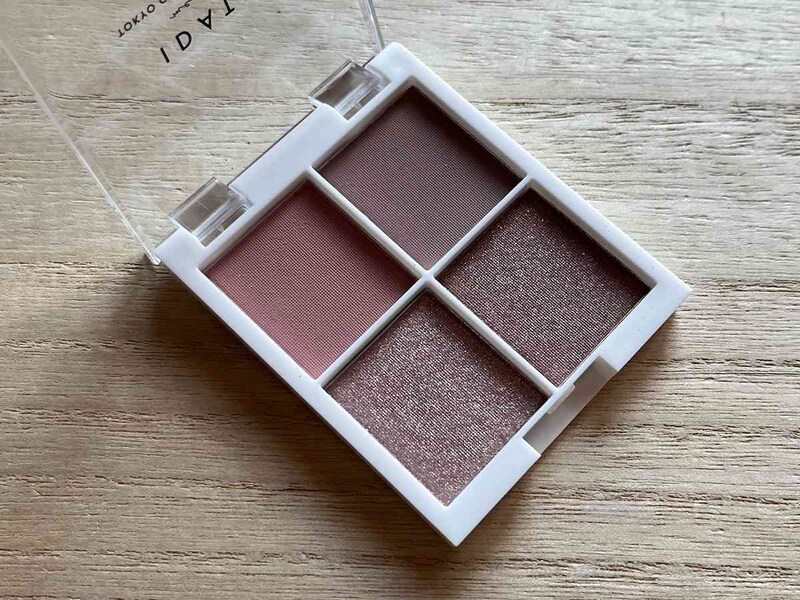 ダイソーの「アイデイト 4色アイシャドウパレット」のローズピンク