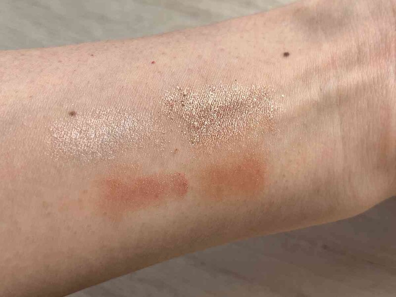 上品なラメで目元も華やかに