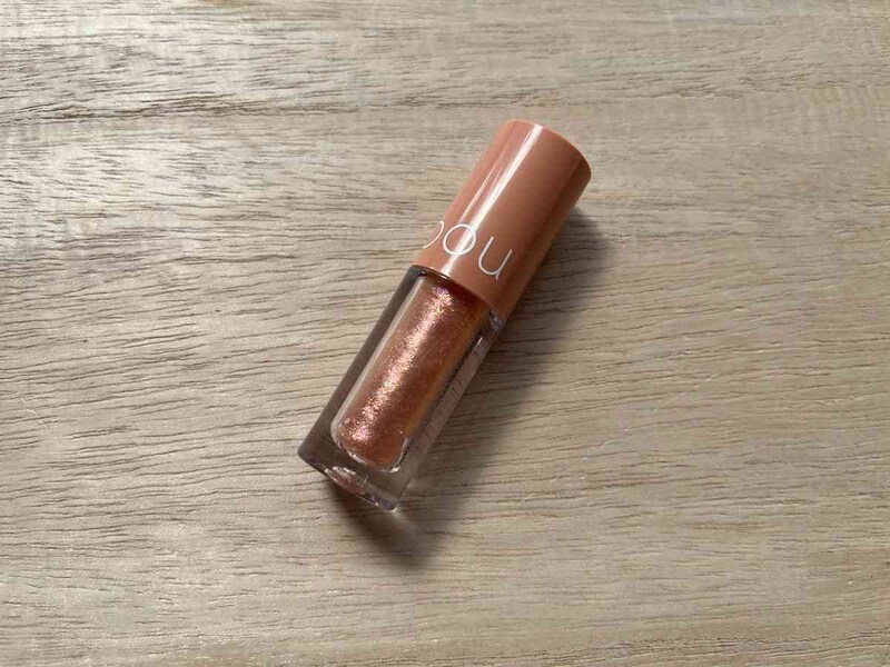 ダイソーの「コーウ リキッドアイシャドウ 04オーロラピンク」