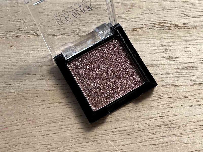 ダイソーのユーアーグラム「UG オーロラアイシャドウ 01」