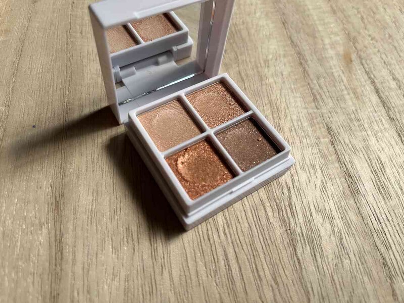 ダイソーの「アイデイト ミニマルパレット01」