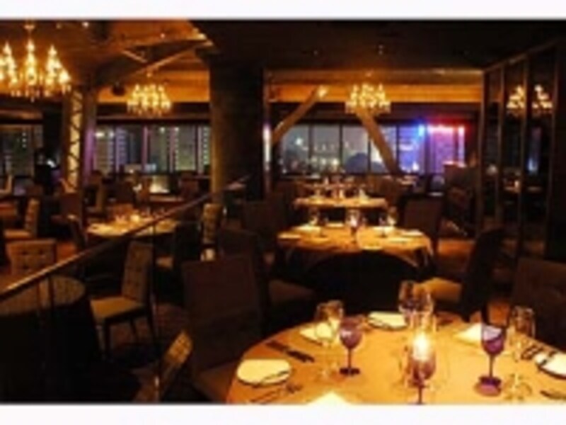 2006年オープンしたTHEundefinedTOWERundefinedRESTAURANTundefinedNAGOYA。4階と決して高い場所ではないが、その分街並が近くに見え、特に夜景は絶景