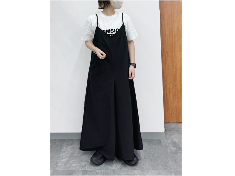 ゆるやかに広がるAラインがきれいなシルエットをつくってくれます　出典：WEAR