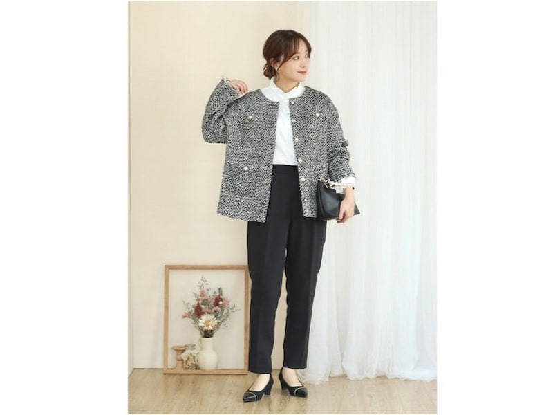 裾に向かって細くなるテーパードパンツはきれい見えして便利 出典:WEAR