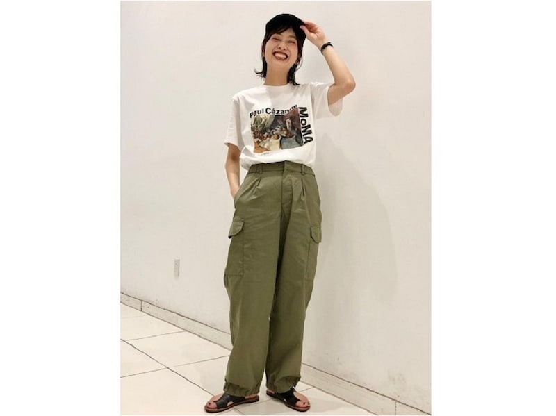 大きなポケットがついていて収納力も抜群！ 出典：StyleHint