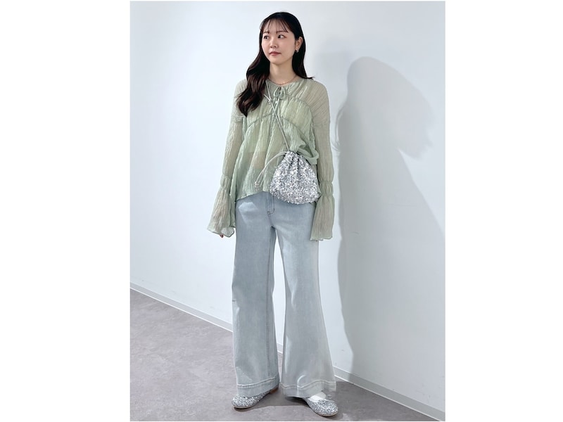 アクセサリー感覚で使えてコーデの印象も華やかに　出典：WEAR