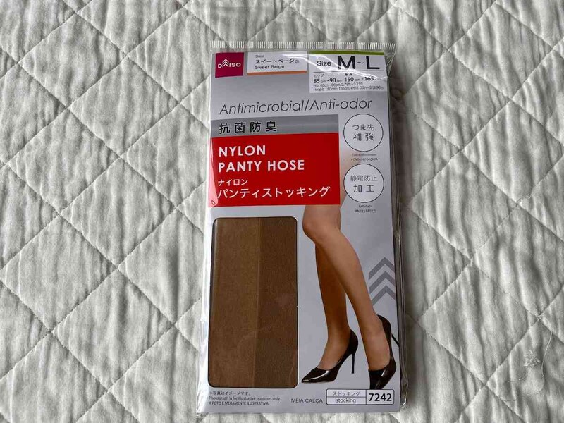ダイソーの「抗菌防臭ナイロンパンティストッキング（M-L、スイートベージュ）」