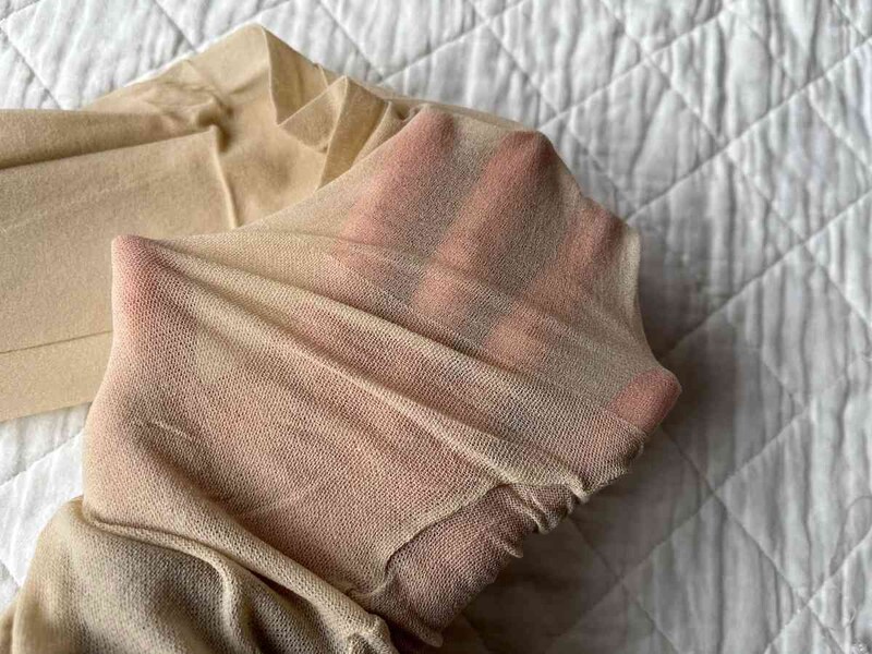 ダイソーの「涼感パンティストッキング（M-L、クリアベージュ）」は透け感がありつつ、肌馴染みのよい色