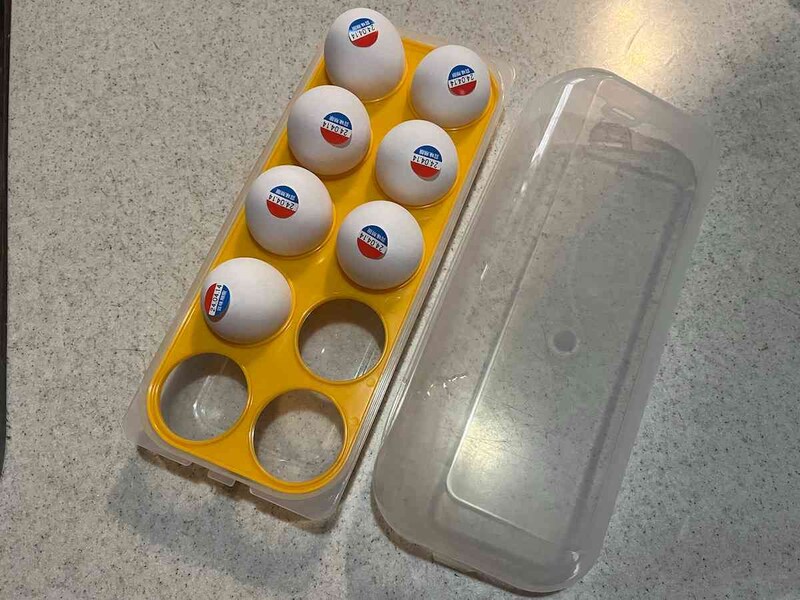 セリアの「たまごケース 10個用」は卵10個入れられる仕切り付き