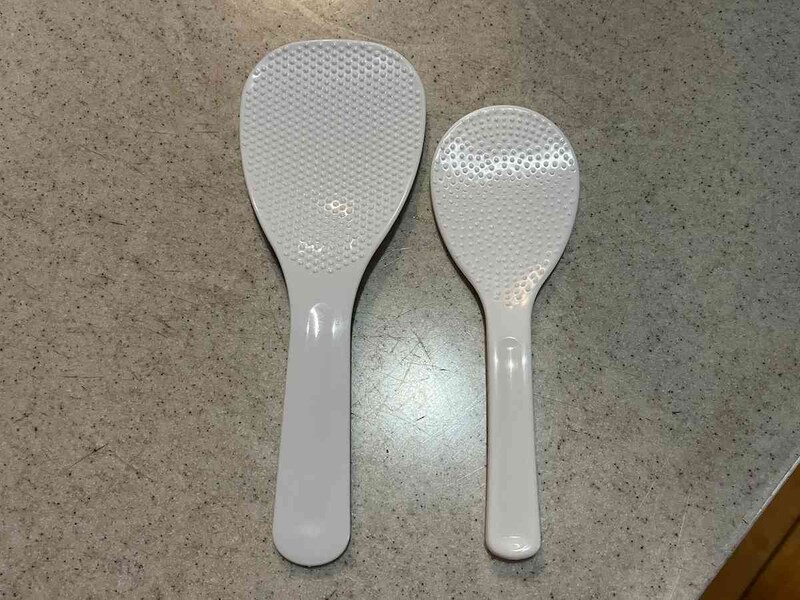 セリアの「ミラクルしゃもじ チビちゃん」は小さめサイズ