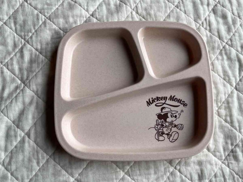 セリアの「バンブーファイバー仕切りプレート ミッキー」