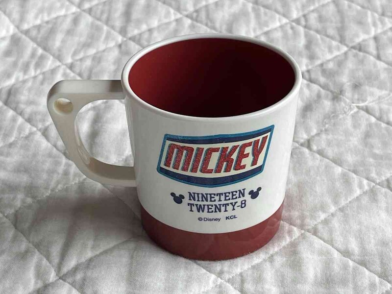 セリアの「ツートンマグカップ ミッキー」
