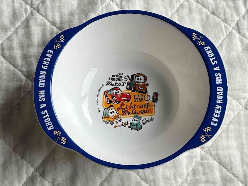 セリアの「滑り止め付子供用ボウル カーズ」