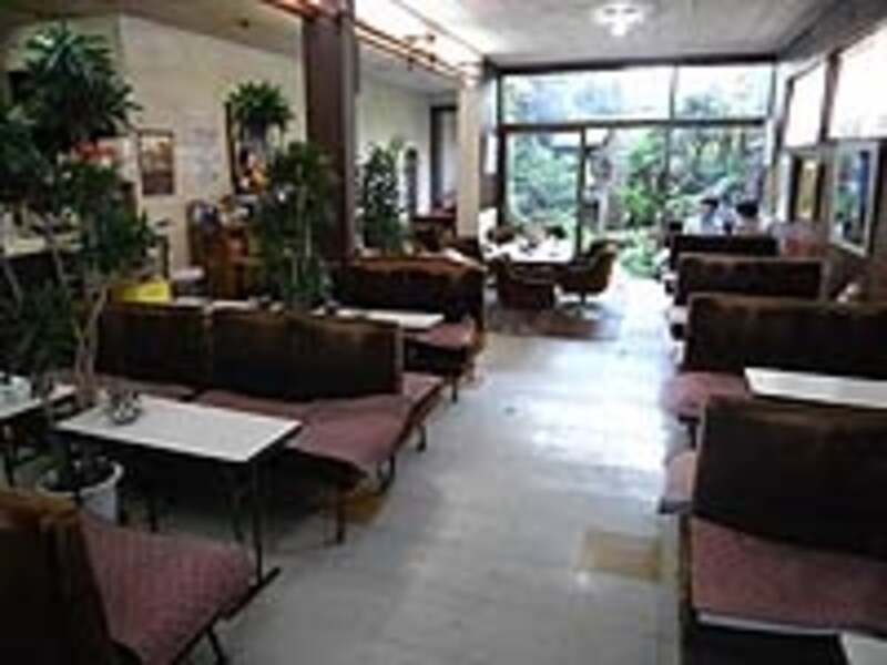 昭和のムード満点の店内は意外と広い