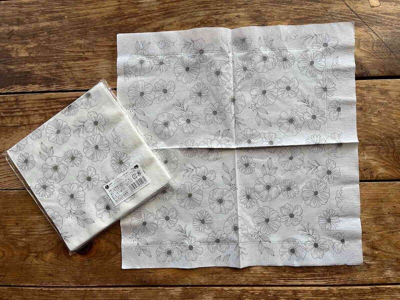 セリアの「ペーパーナプキン ボタニカル柄」