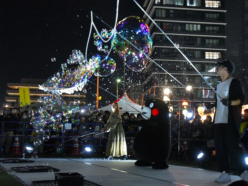 シャボン玉アーティストとともに。