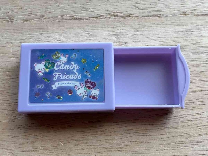 セリアの「マジック消しゴム」はスイッチを戻すと消しゴムが消える